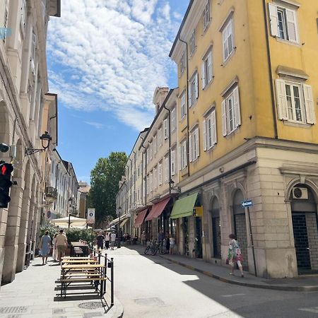 Cavana 10 Tirabora Short Rent Trieszt Kültér fotó