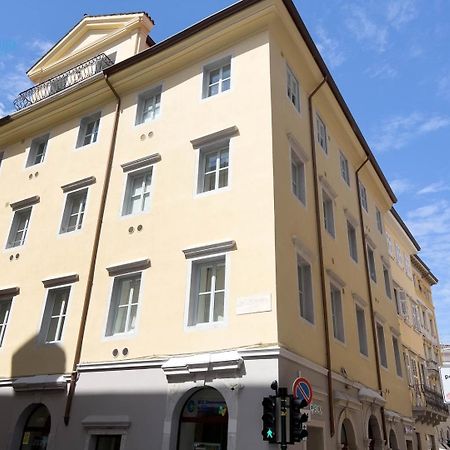 Cavana 10 Tirabora Short Rent Trieszt Kültér fotó